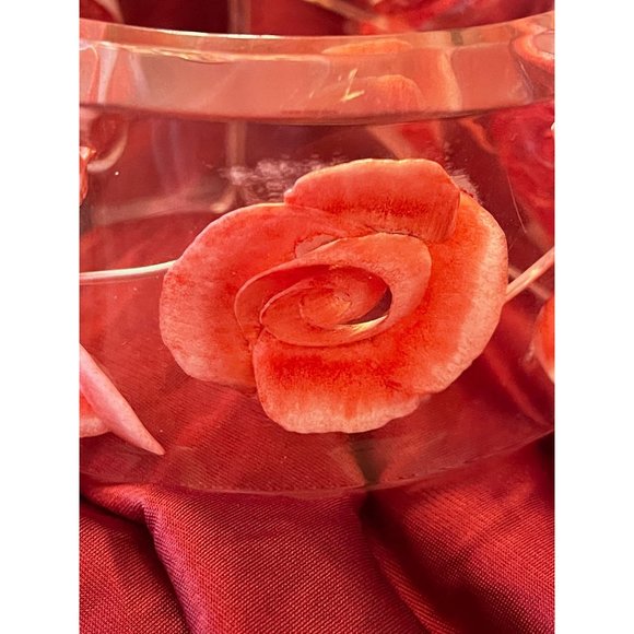 Lucite Bangle With Reverse Incised Roses Chunky Statement Retro - Picture 6 of 8